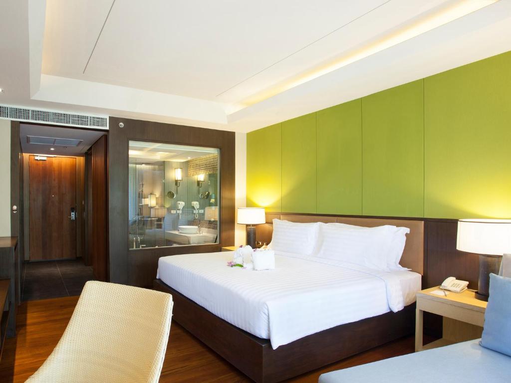 Chambre Double Premier avec Vue sur la Piscine
