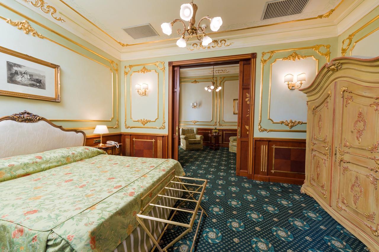 Suite,537262491:JPEG