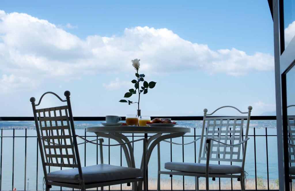 Chambre Familiale (2 Adultes + 2 Enfants) Terrasse - Vue sur Lac