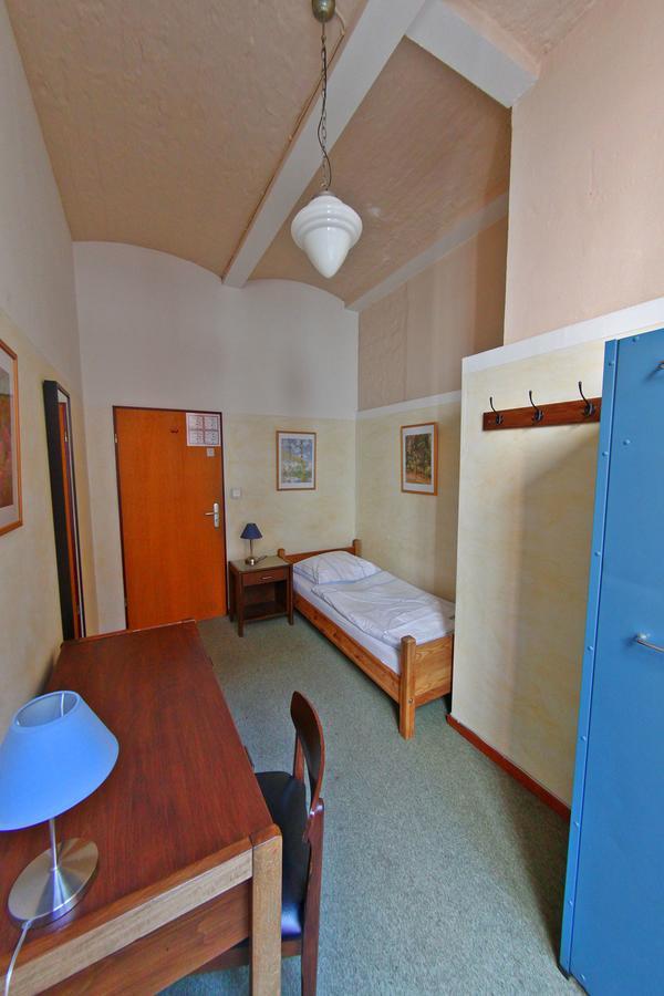 Single Room,1319967961:JPEG