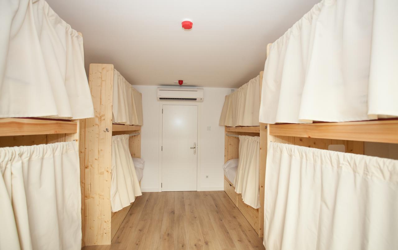 Bed 8-Bed Dormitory Room