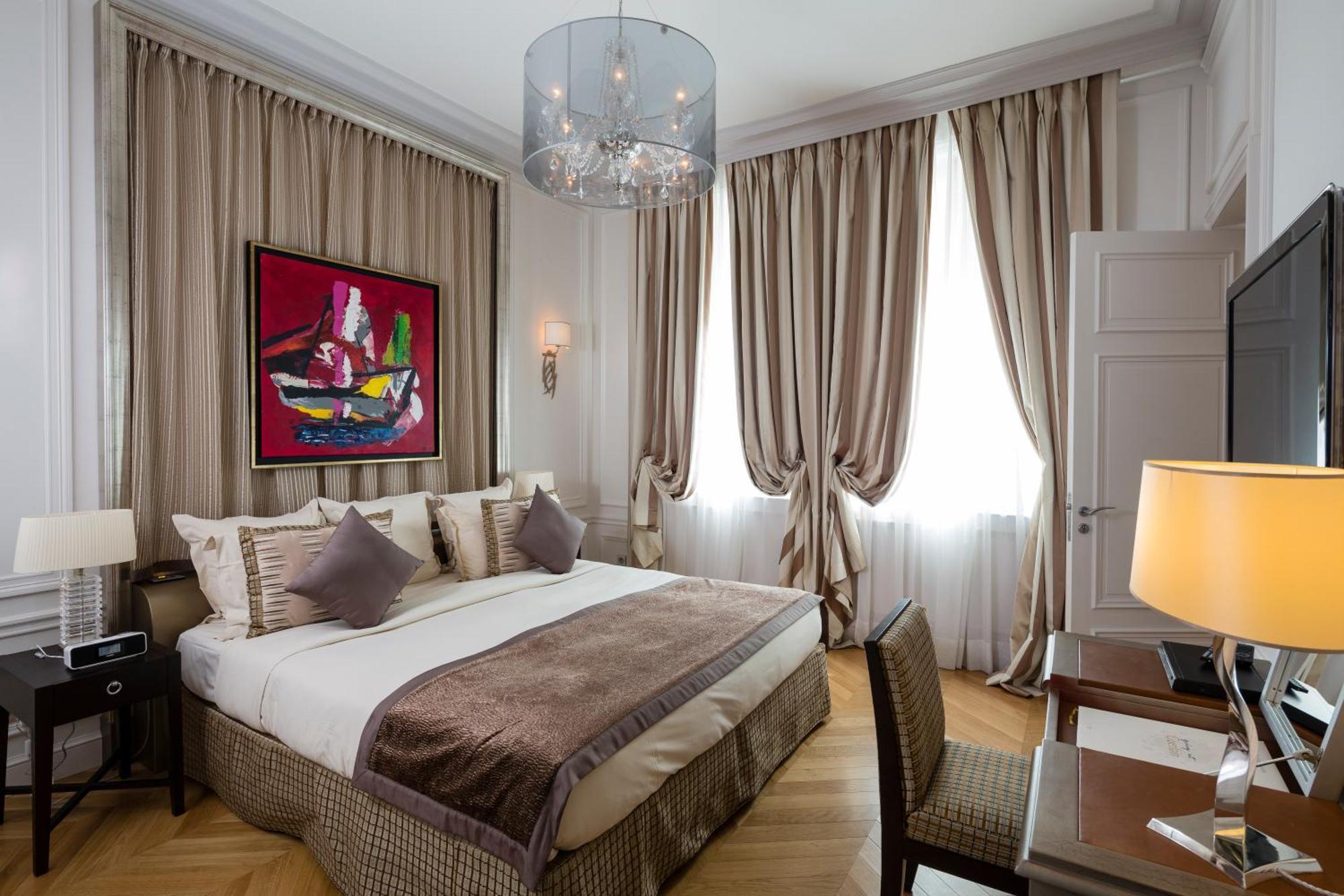 Large Deluxe Room,843483725:JPEG