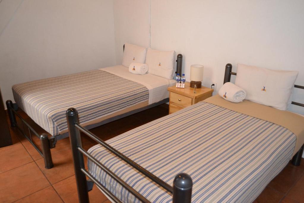 Chambre Double avec 2 Lits Doubles et Salle de Bains Privative