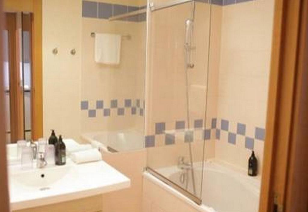 One-Bedroom Apartment,73192460:JPEG