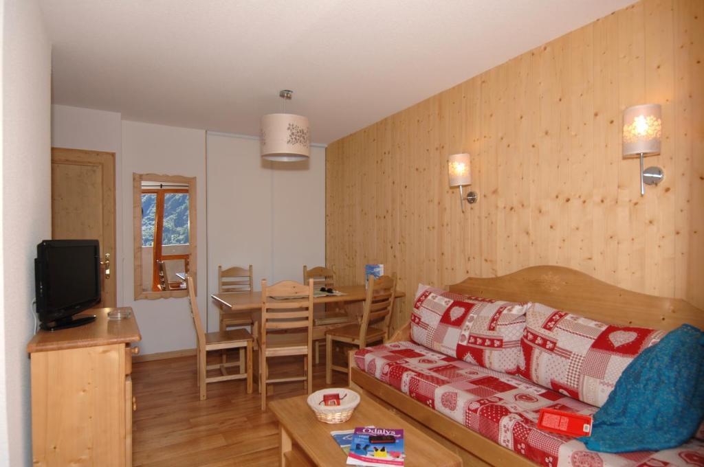 One-Bedroom Apartment,63282877:JPEG