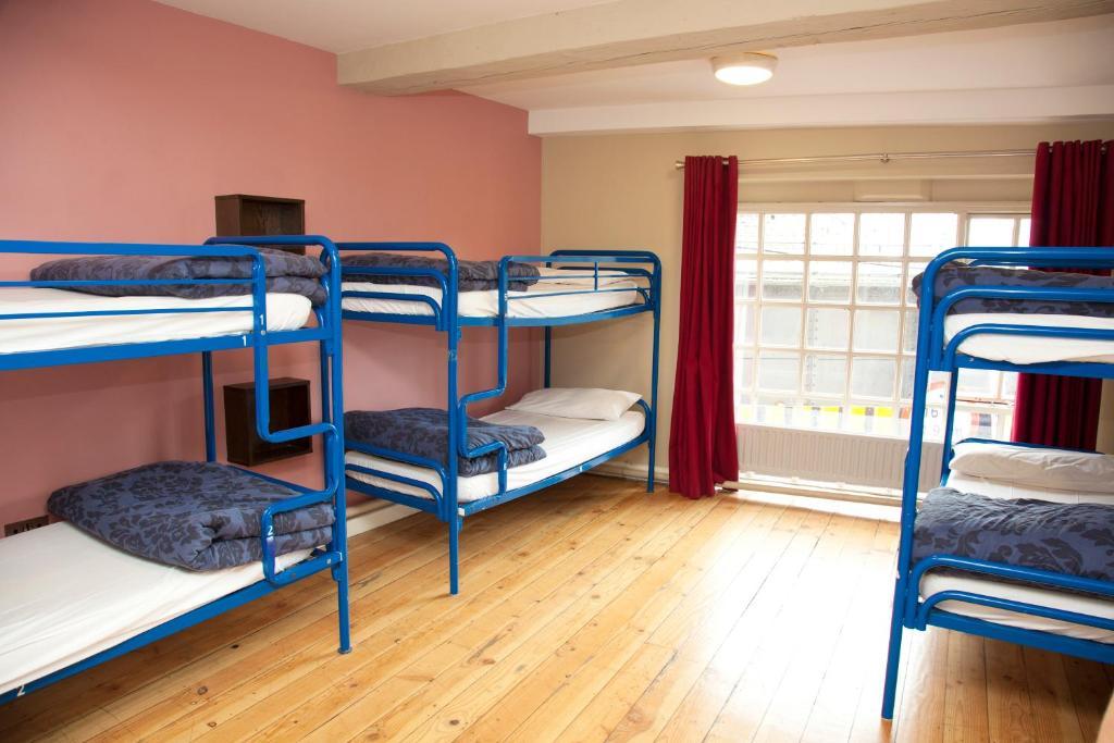 1 Lit Superposé dans un Dortoir de 6 Lits