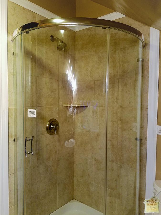 Chambre Lits Jumeaux avec Salle de Bains Commune