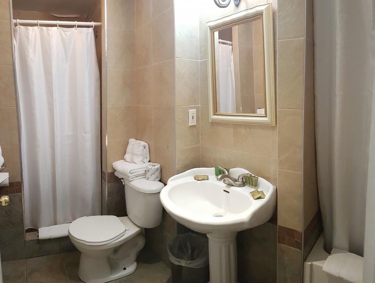 Family Room,1212717262:JPEG