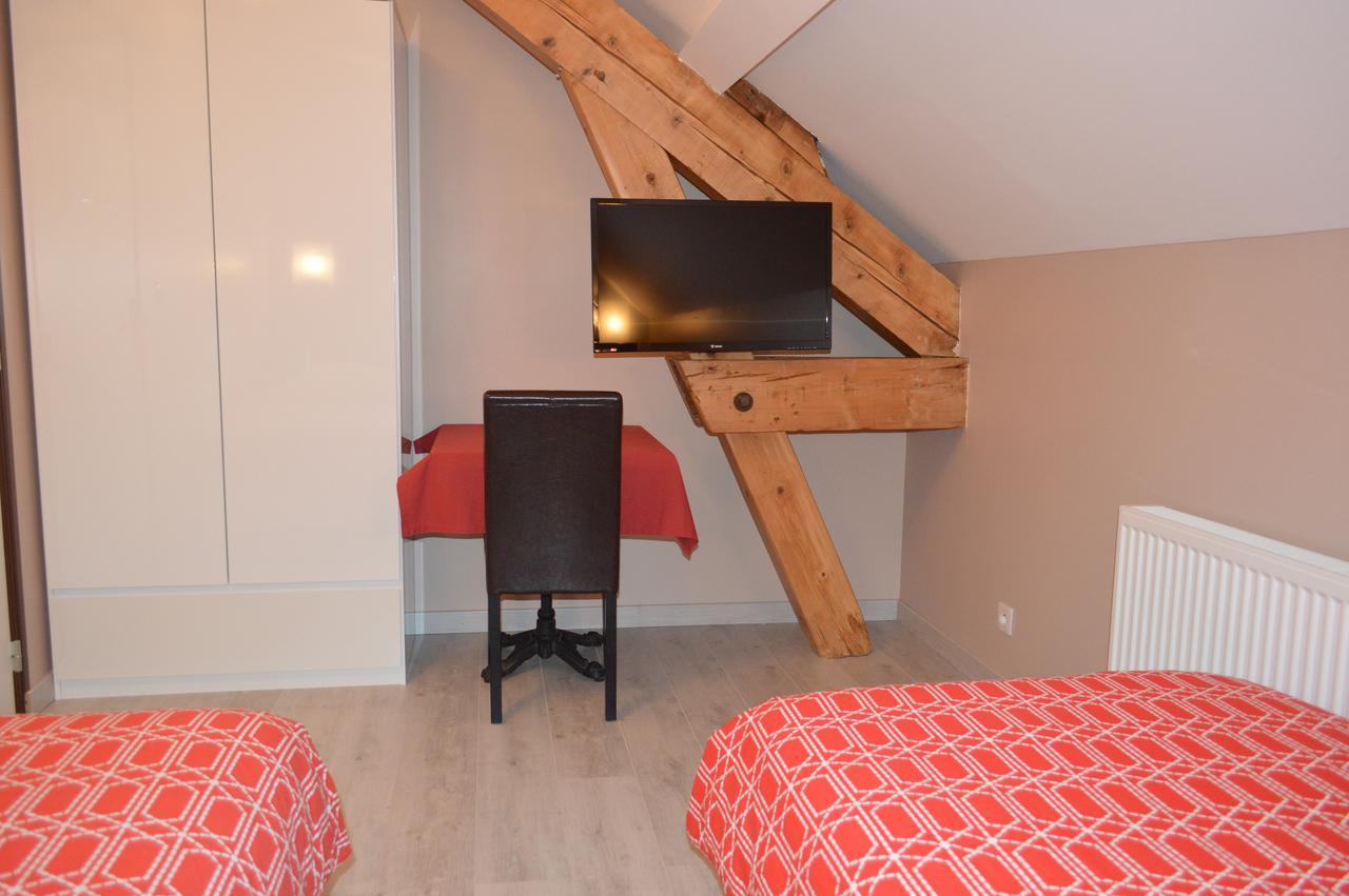 Two Adjacent Double/Twin Room with common bathroom - Stair access only,641407122:JPEG