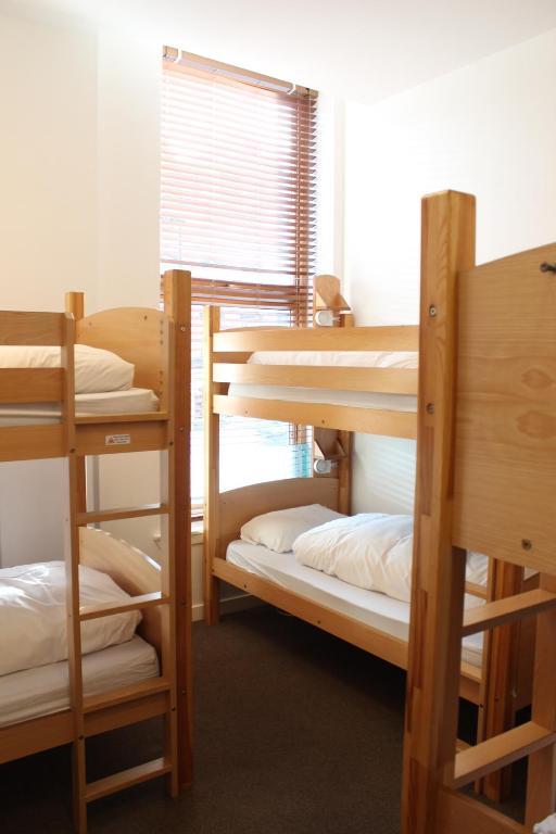 Lit dans Dortoir pour Femmes de 6 Lits