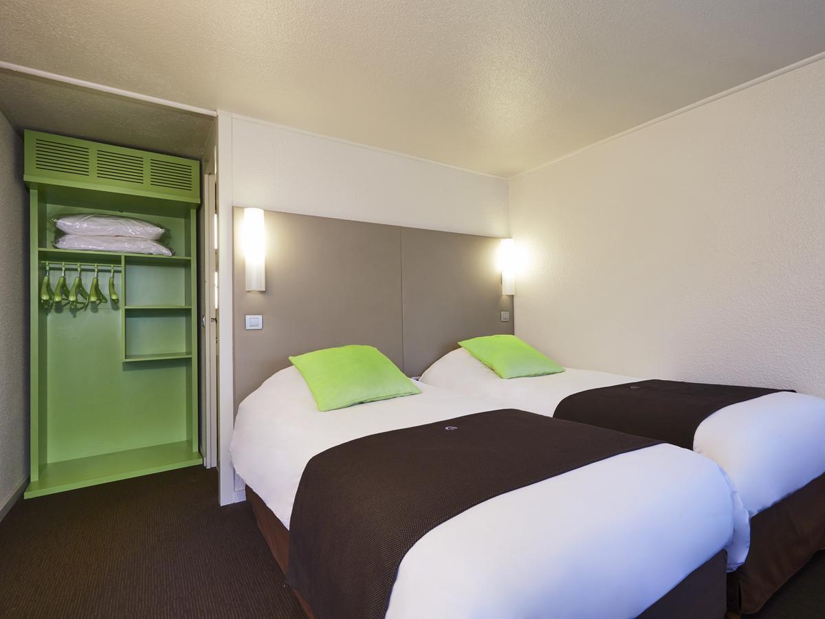 Standard Double Room with One Single Bed - Up to Ten Years,644858964:JPEG