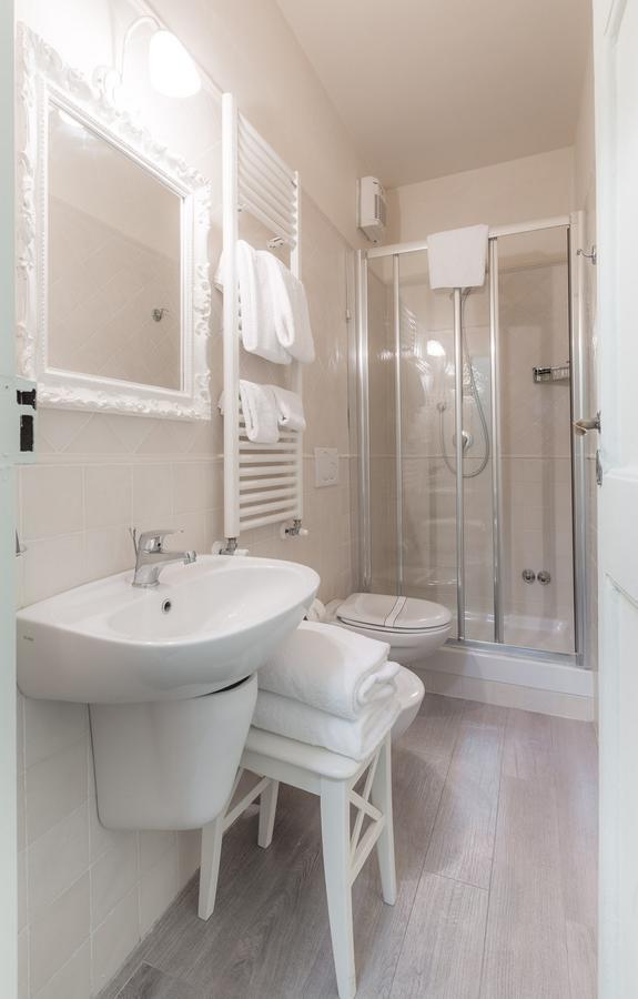 Standard Double Room,700152109:JPEG