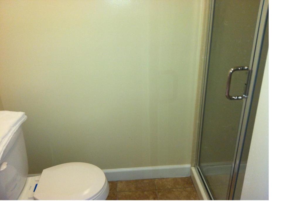 Chambre Double avec 2 Lits Doubles et Salle de Bains Privative