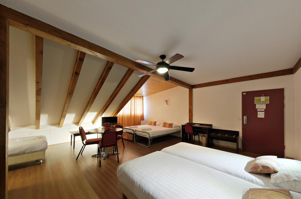 Quintuple Room