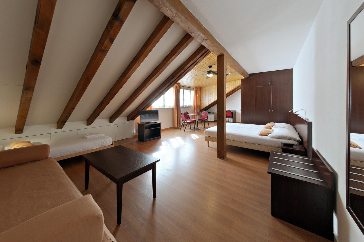 Quintuple Room