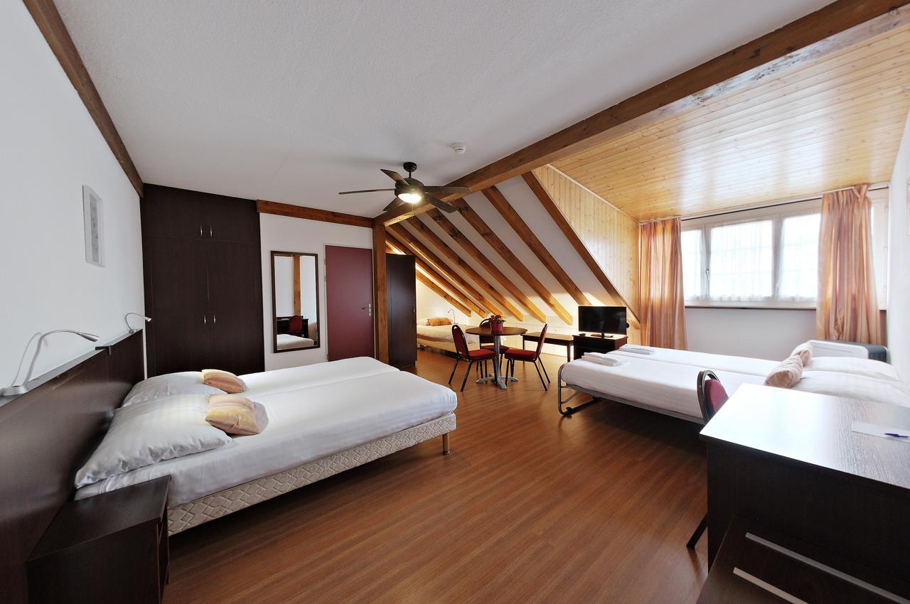 Quintuple Room