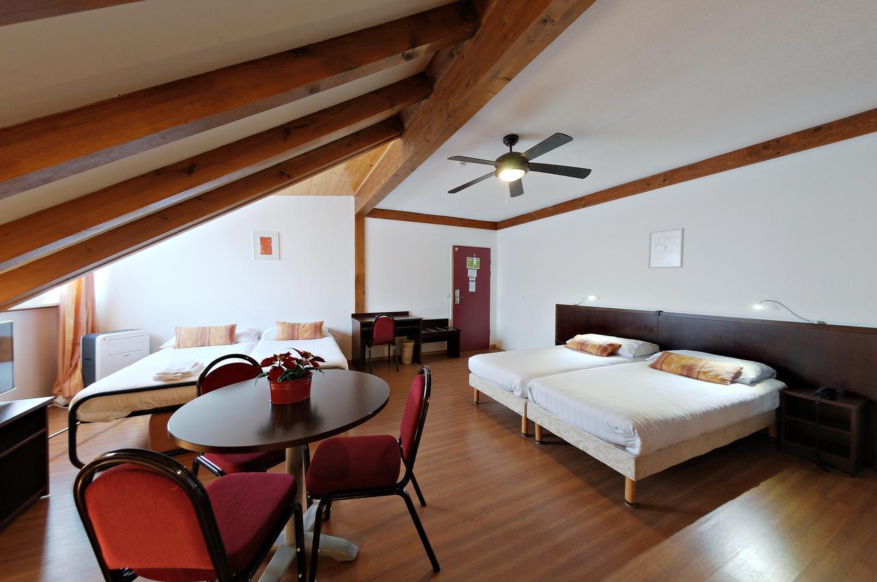 Quintuple Room