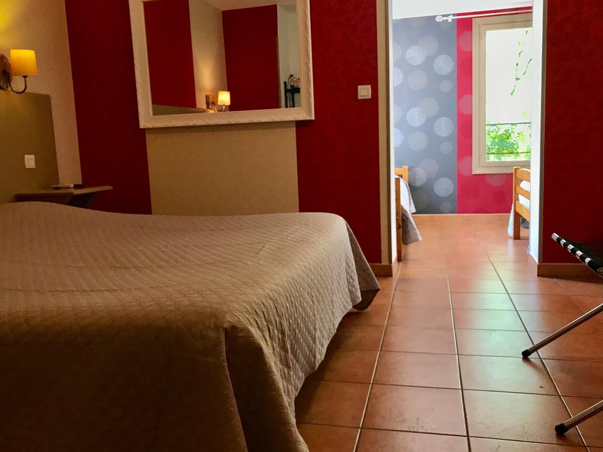 Chambre Familiale - Vue sur Ville Médiévale
