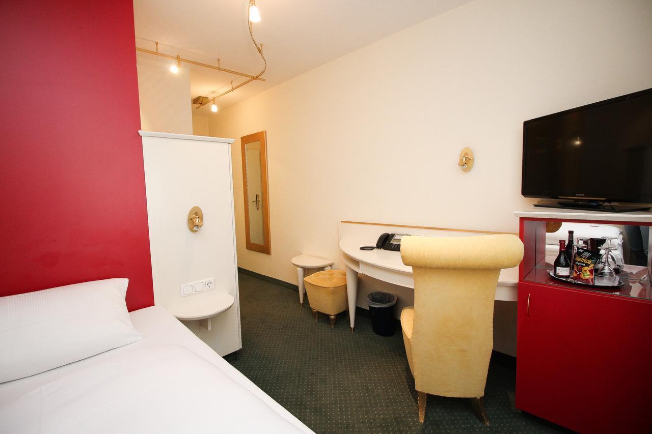 Standard Single Room,670439310:JPEG