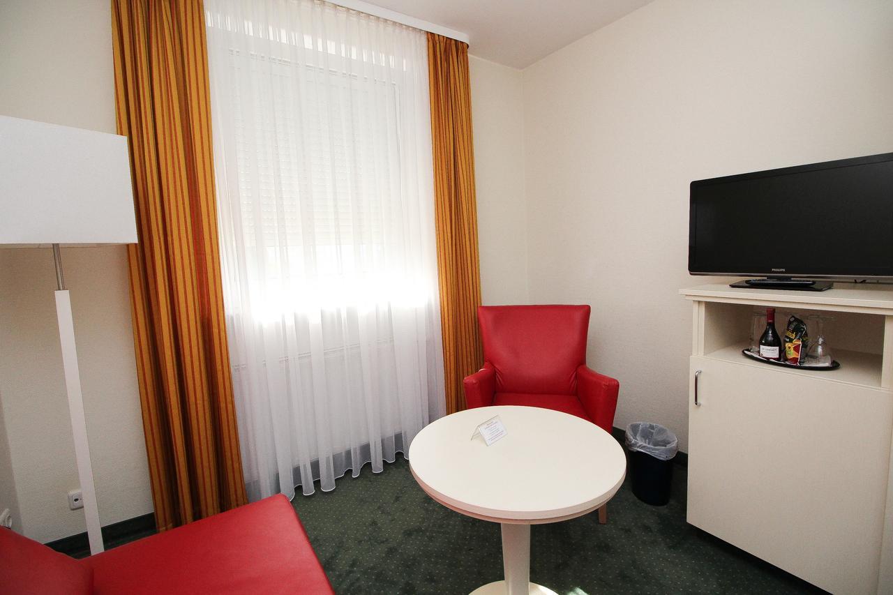 Triple Room,670472649:JPEG