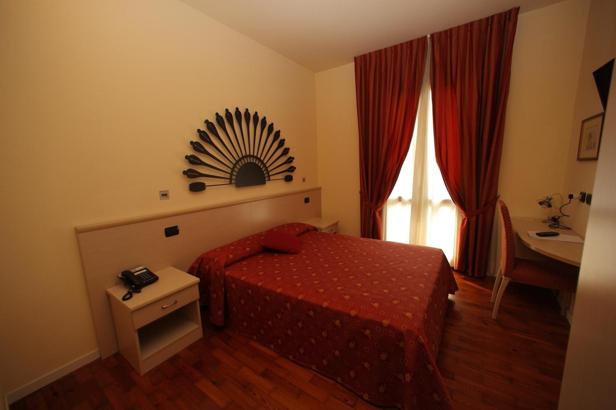 Single Room,676991916:JPEG