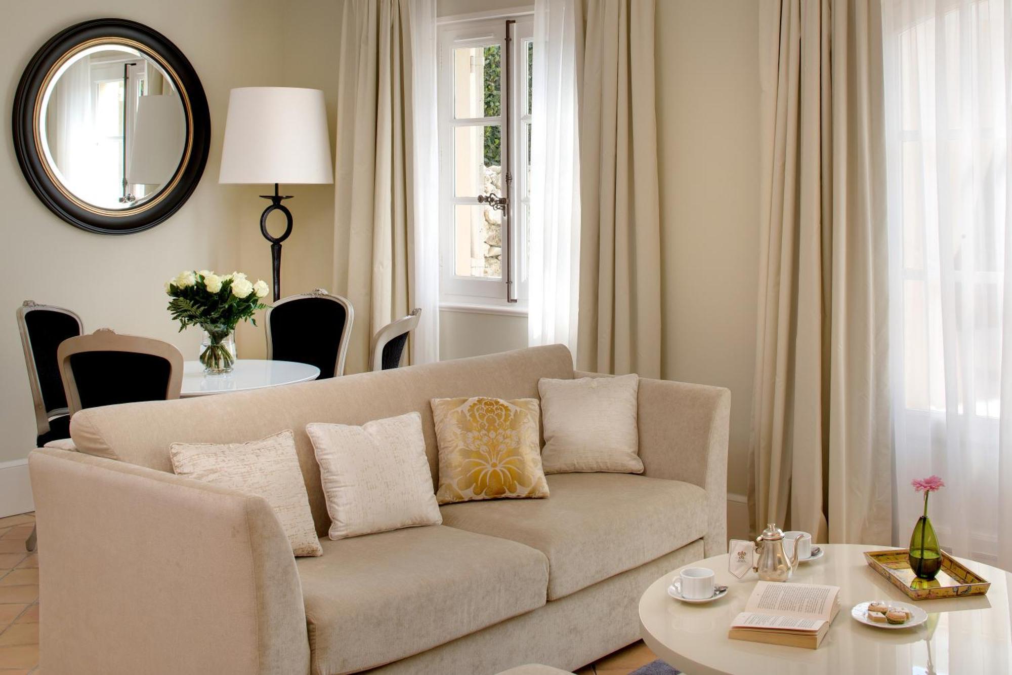 Suite,680023266:JPEG