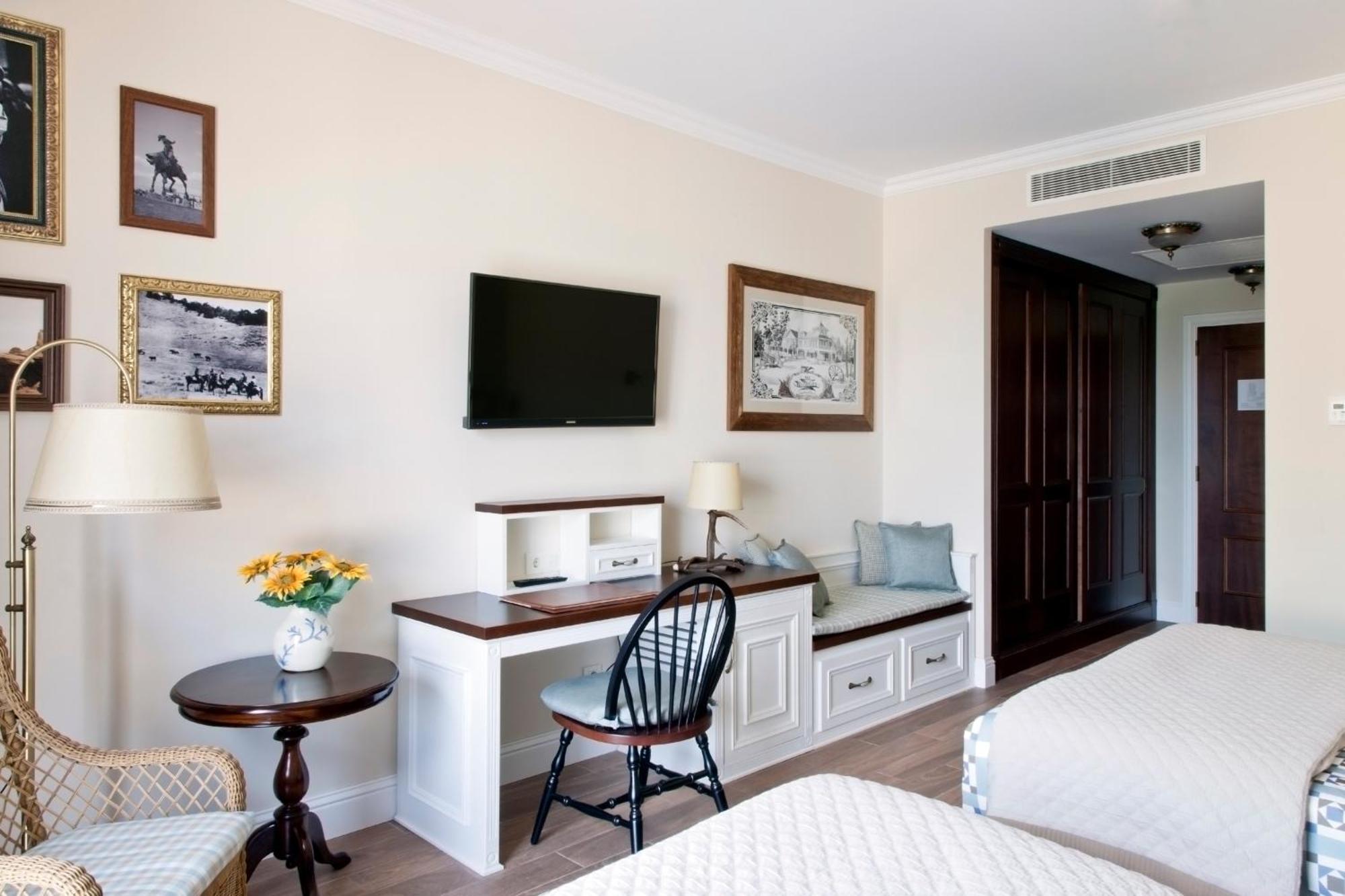 Superior Callaghan Room Access to PortAventura Park 1 ticket to Ferrari Land
