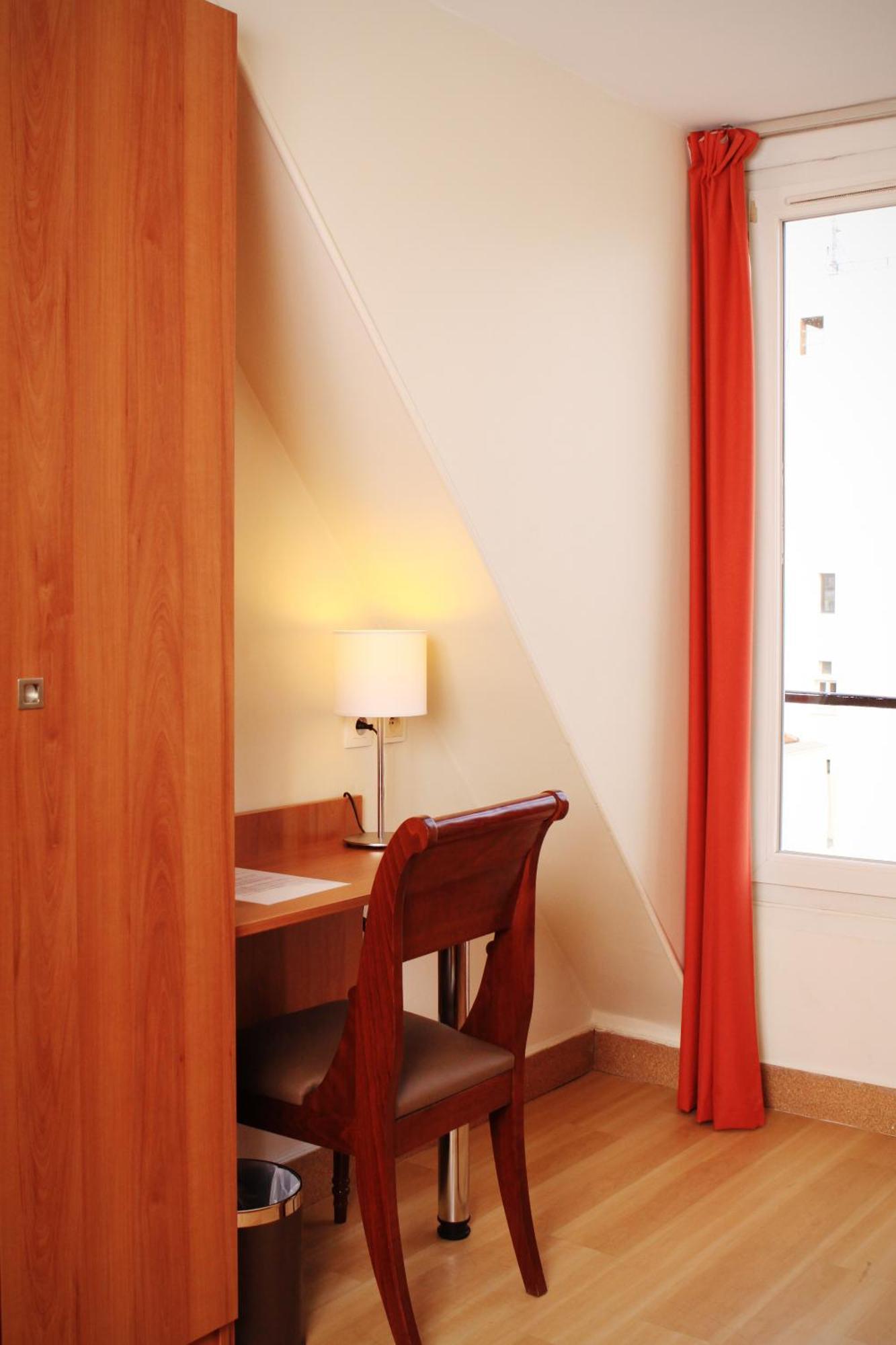 Single Room shared Shower Toilet on the floor,1578384416:JPEG