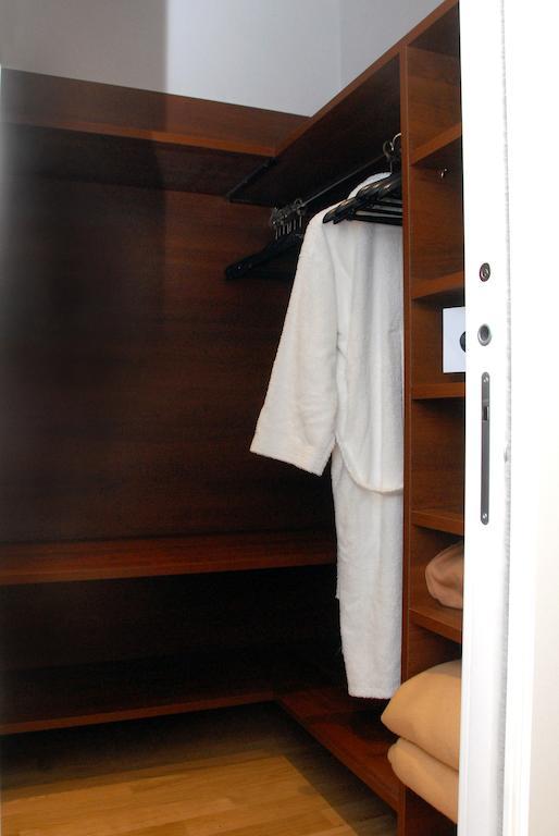 Deluxe Double Room with Sea Side,70559363:JPEG