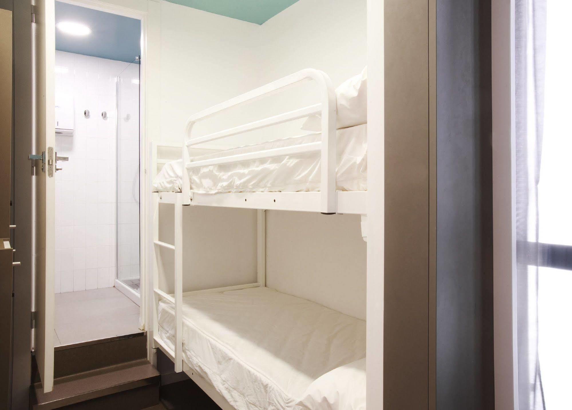 Chambre Quadruple avec Salle de Bains