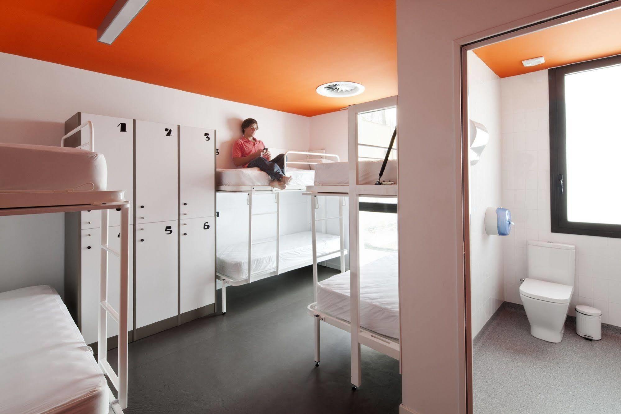 Dortoir de 8 Lits avec Salle de Bains Privative