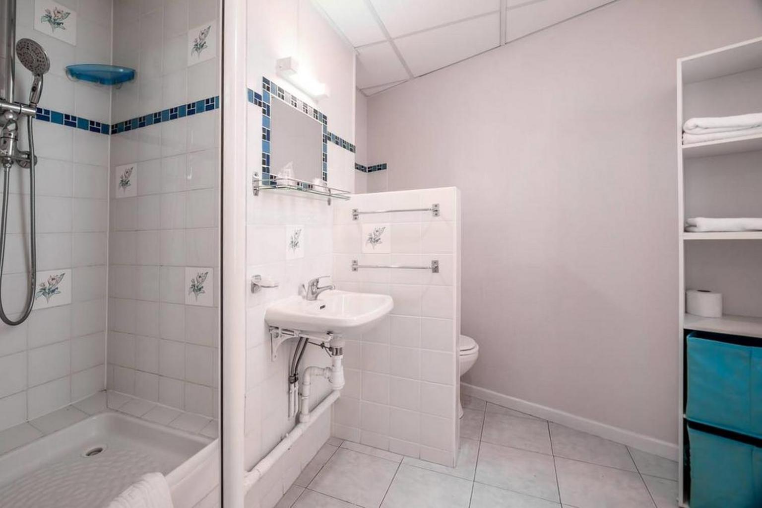 Chambre Familiale avec Salle de Bains Privative