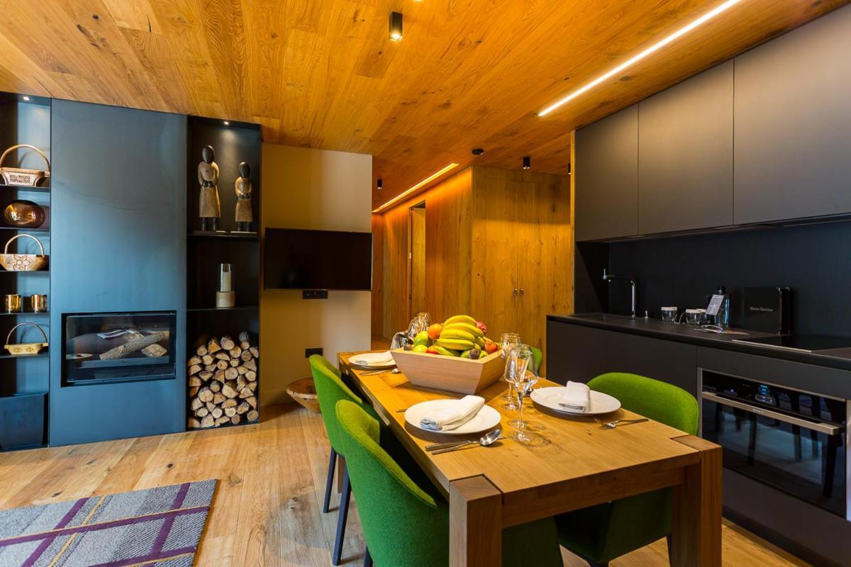 Apartment with Mountain View,791857482:JPEG