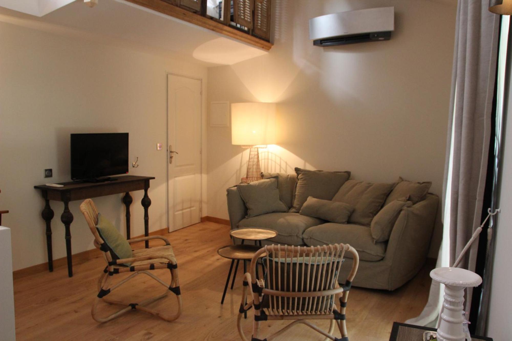 Duplex Room,711387220:JPEG