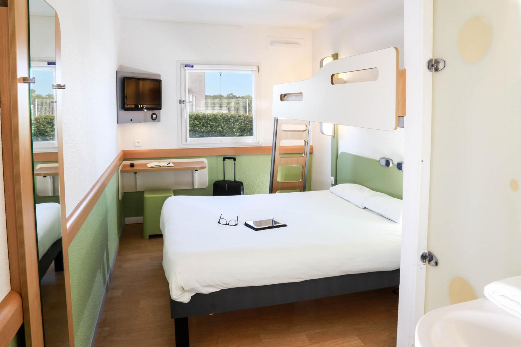 Double Room with Bunk Bed,1704945628:JPEG