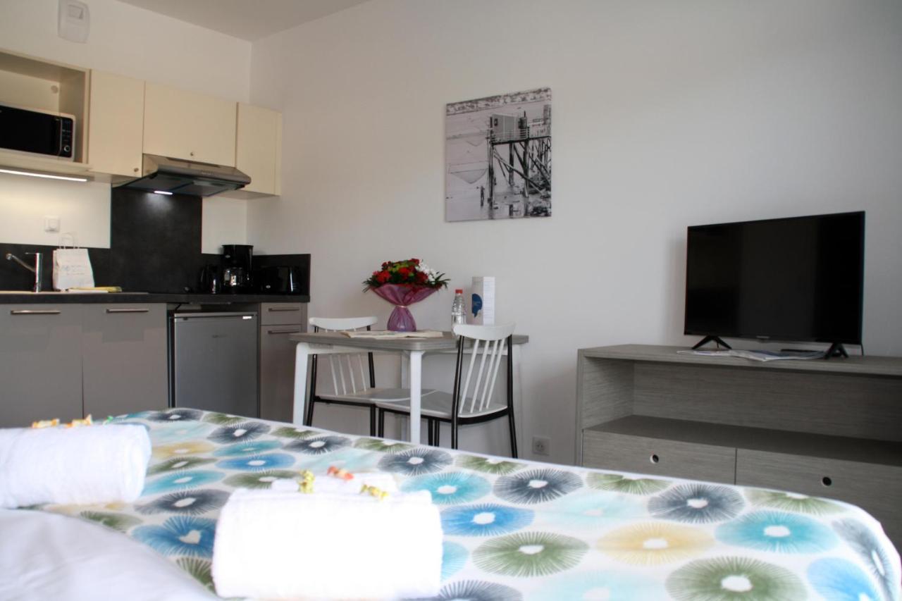 Studio Apartment,736007821:JPEG