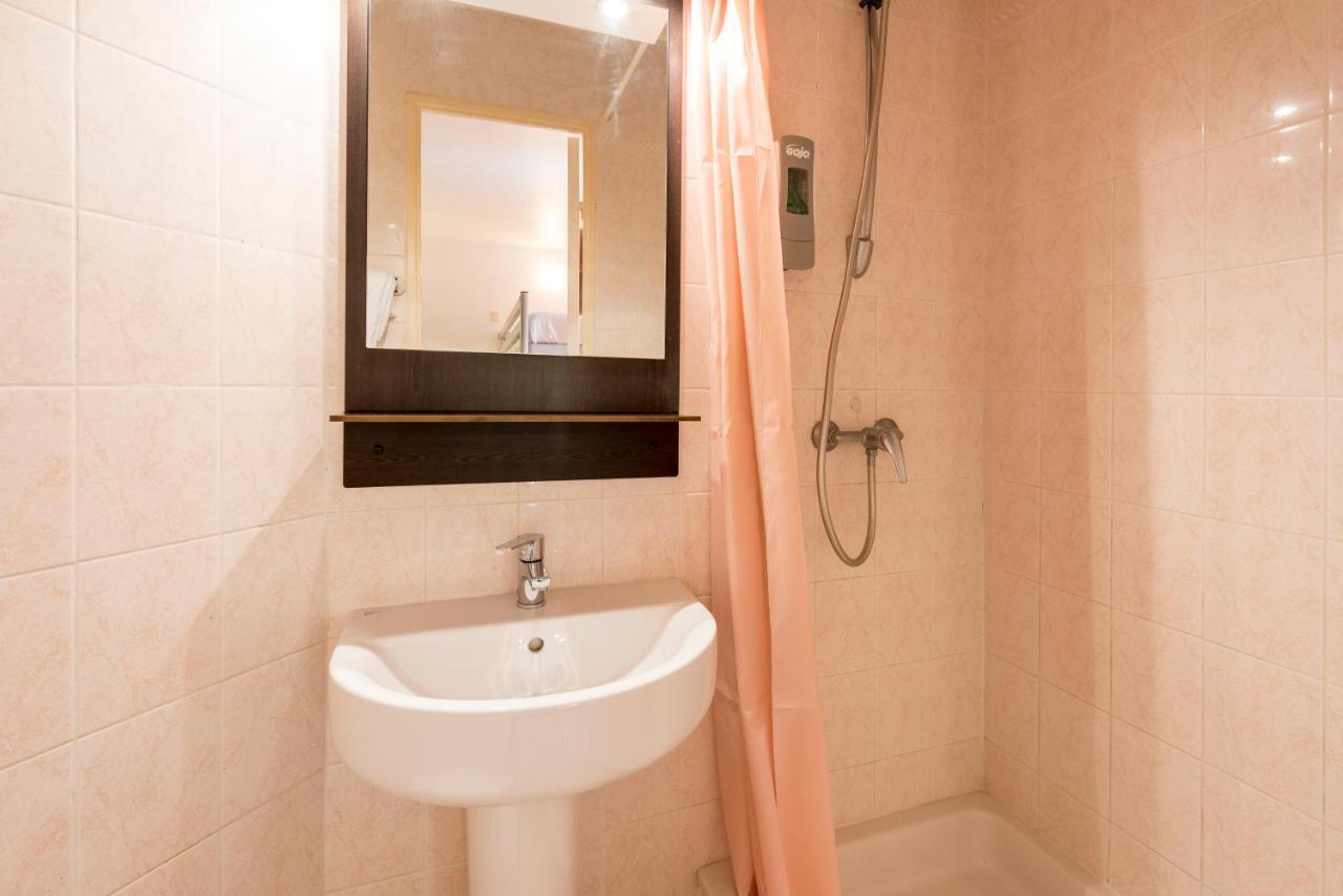 Chambre Triple (1 Lit Double et 1 Lit Simple)