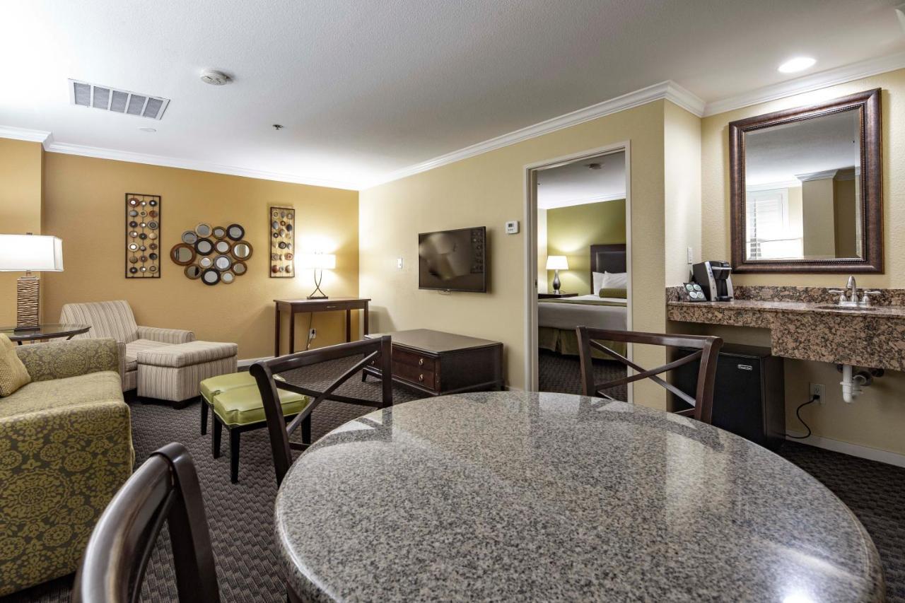 Junior Suite No Resort Fees,1275342844:JPEG