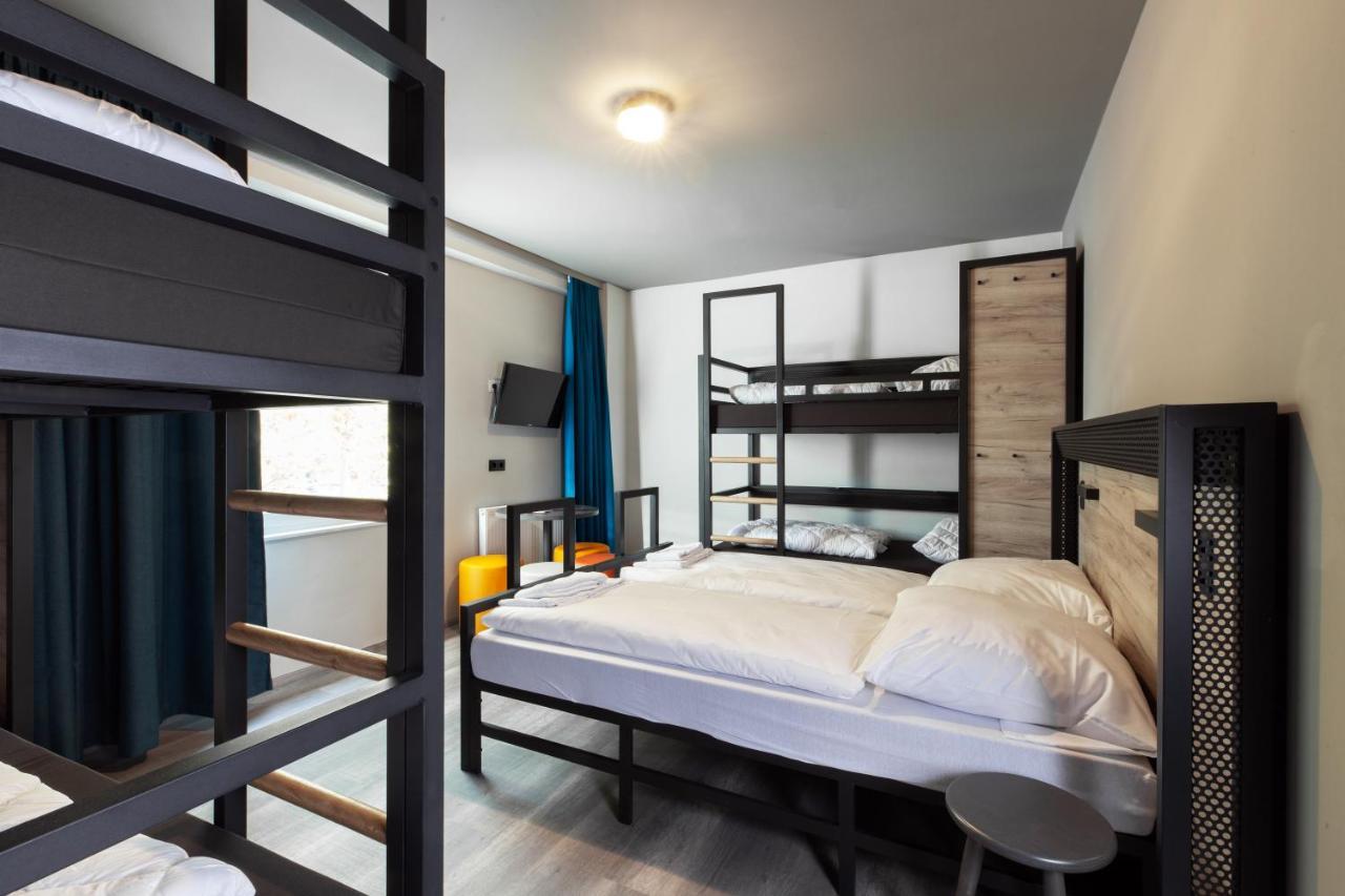 Bed in 6-Bed Mixed Dormitory Room,744393496:JPEG