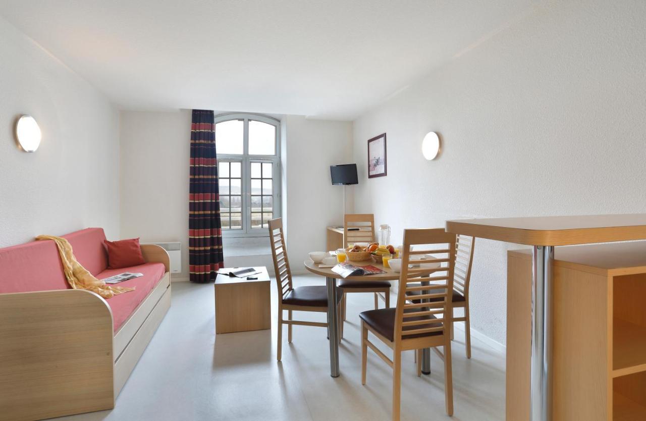 One-Bedroom Apartment,1285499449:JPEG