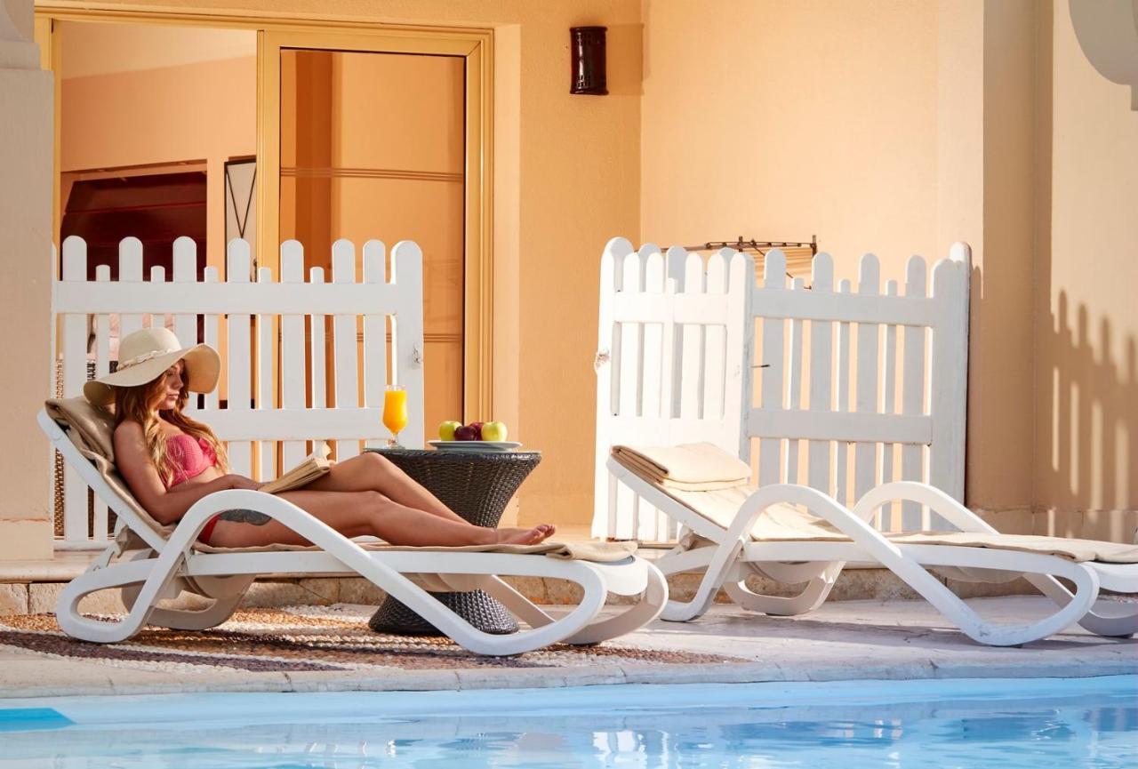 Chambre avec Accès Direct à la Piscine