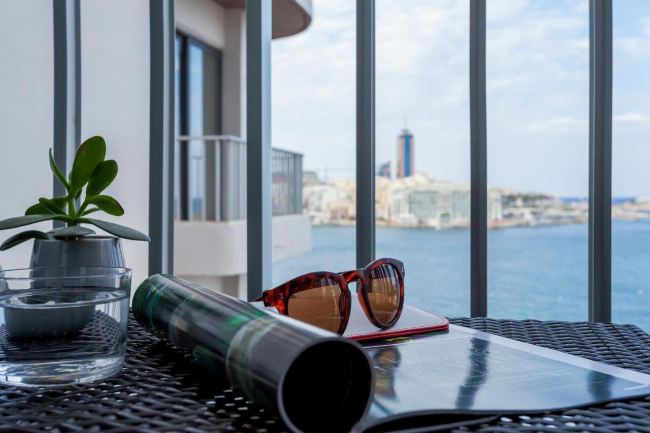 Standard Double or Twin Room with Sea Front,762568219:JPEG