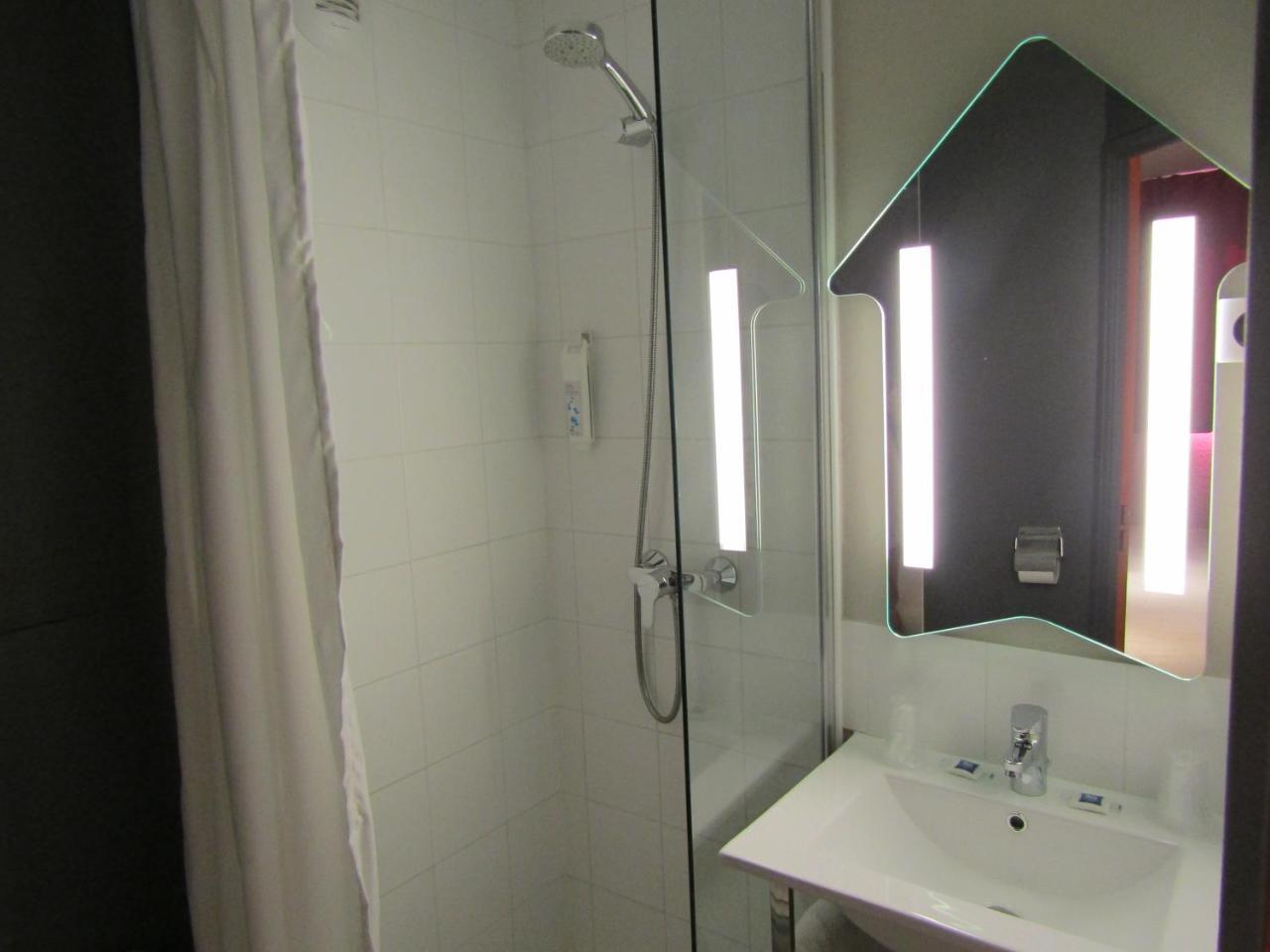 Twin Room,1705569434:JPEG