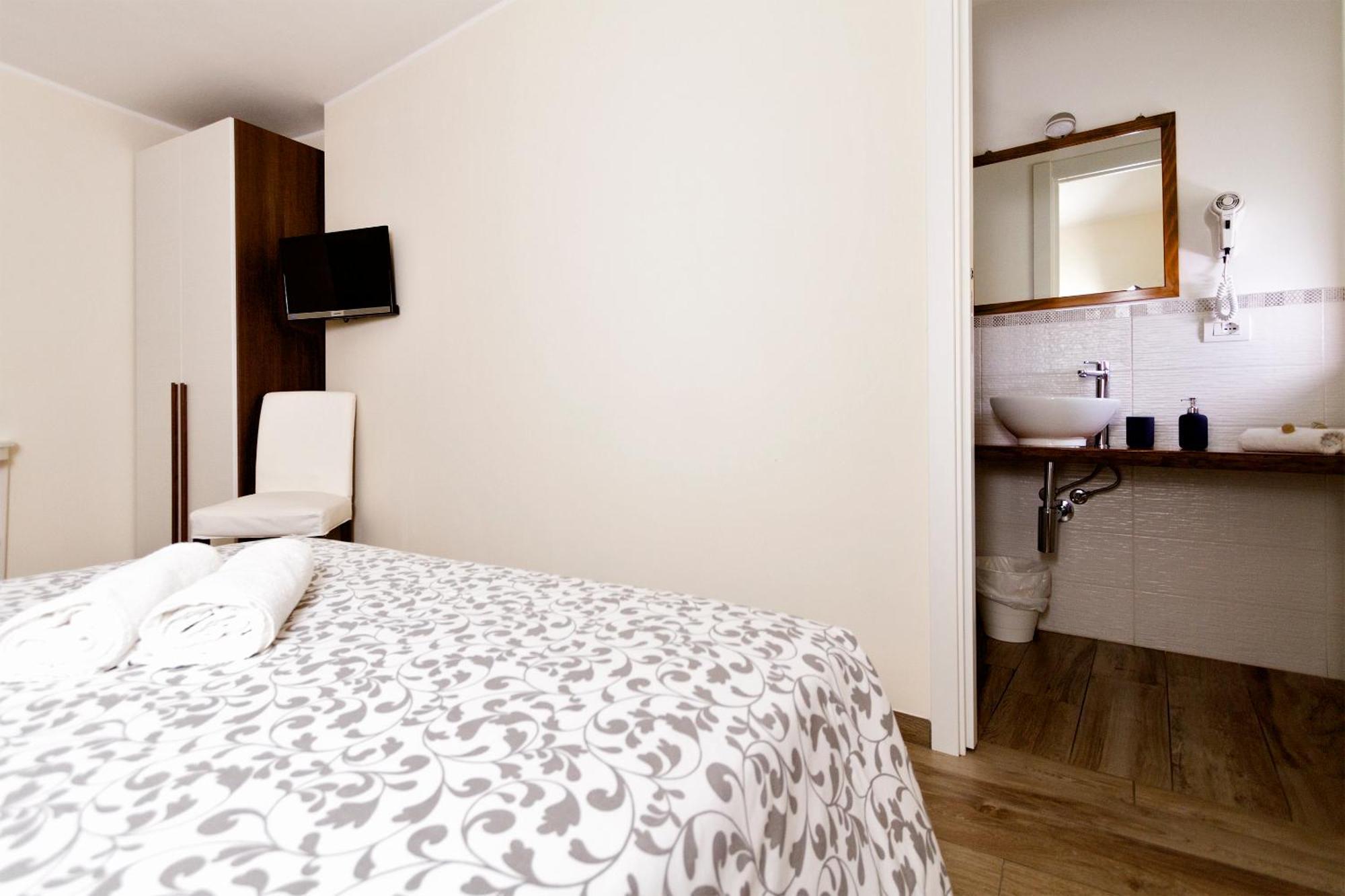 Double Room,823178336:JPEG