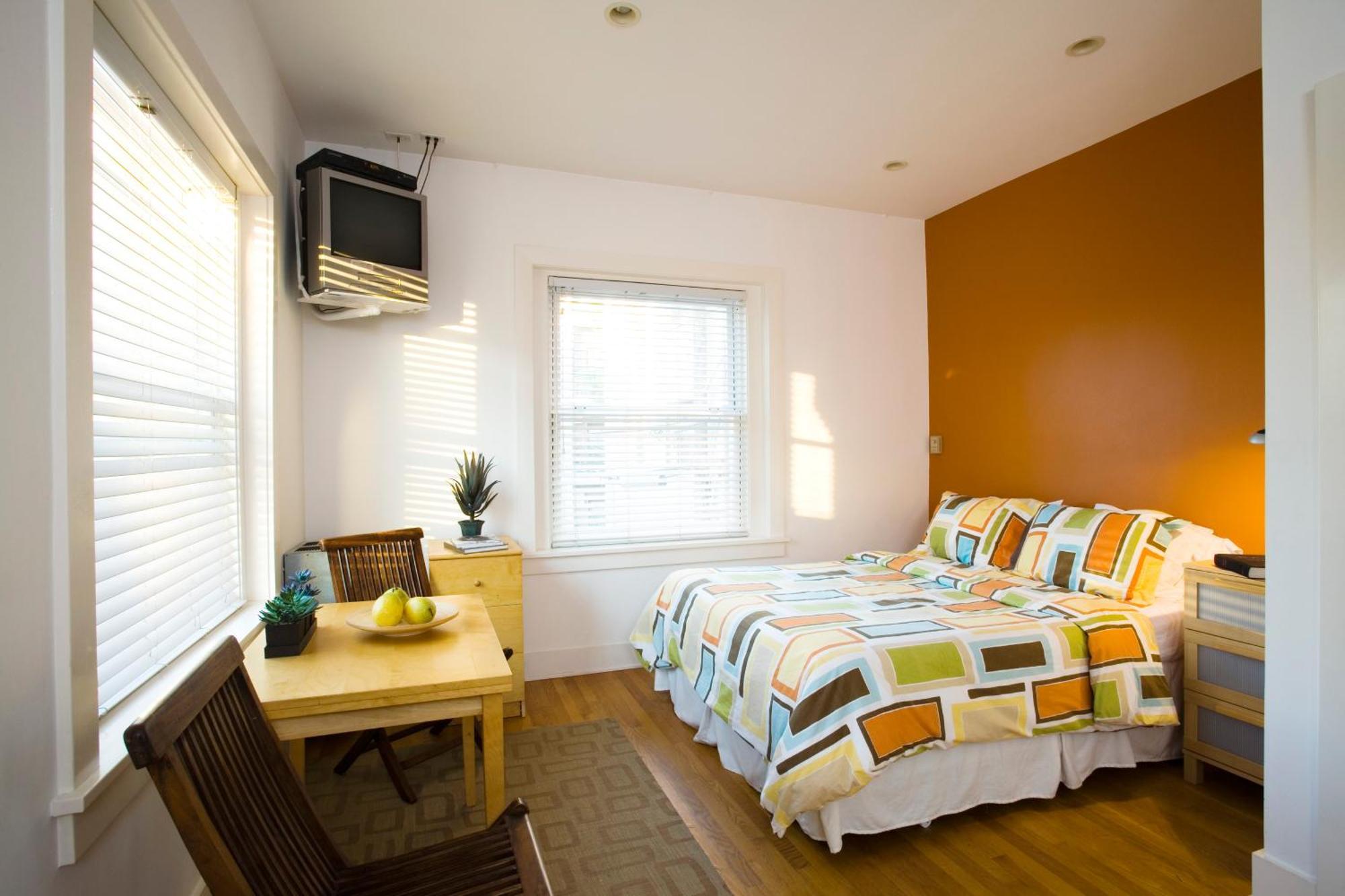 Junior Studio Suite 1 Queen Bed,824275235:JPEG