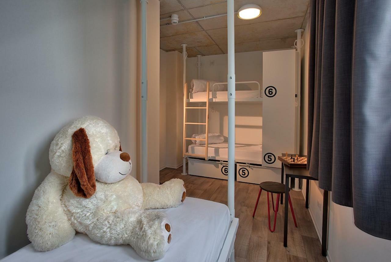 Bed 7-Bed Female Dormitory Room