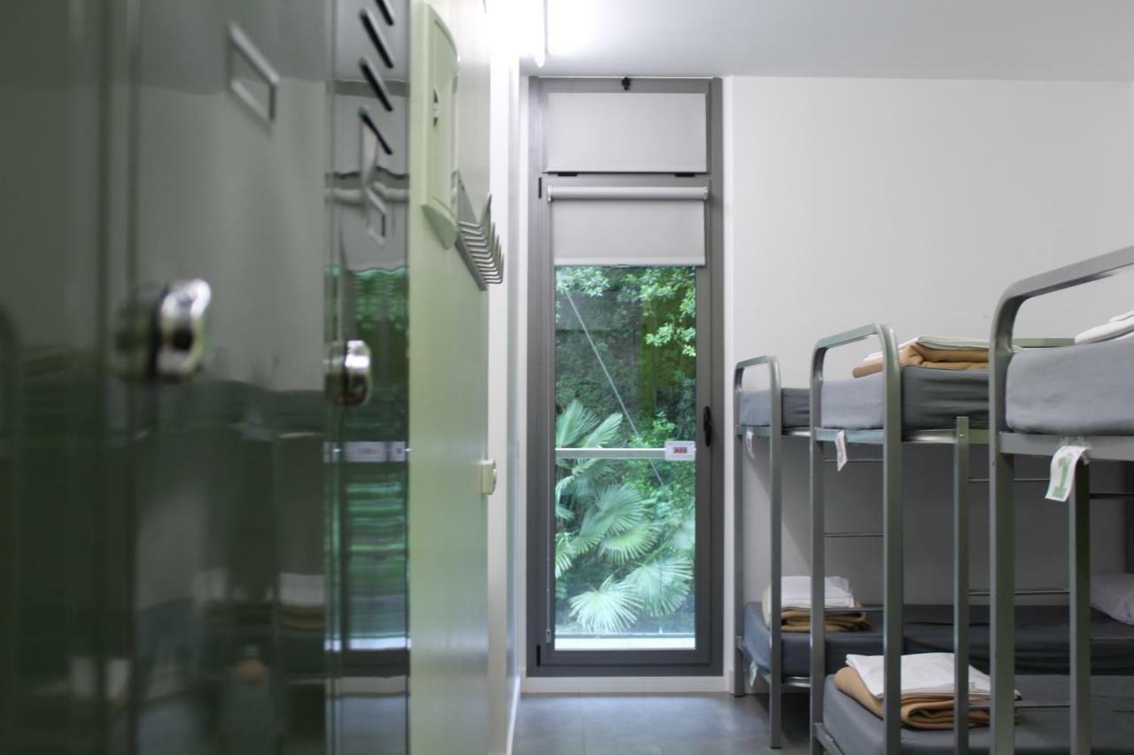 Bed 6-Bed Dormitory Room