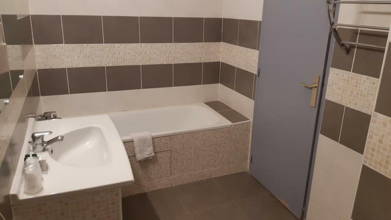 Family Room with Bath,1253068960:JPEG