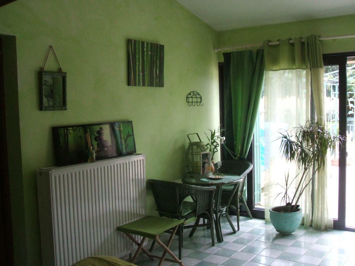 Chambre Triple - Vue sur Jardin (2 Adultes + 1 Enfant)