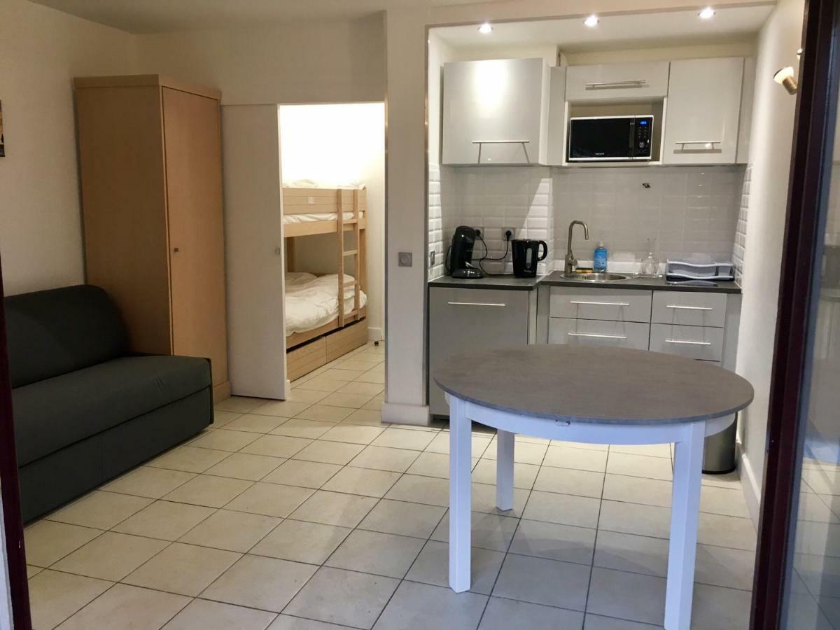 Studio with Garden View,860589059:JPEG